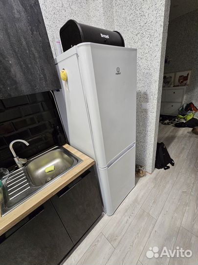 Холодильник бу indesit bia16