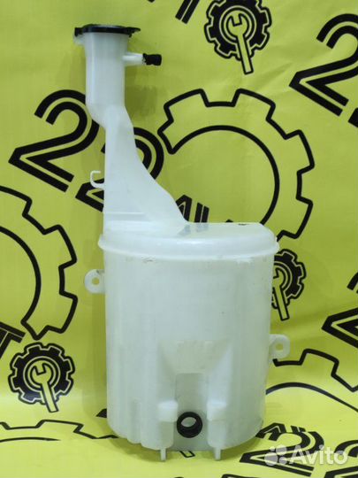 Бачок стеклоомывателя Toyota Ist NCP60 2NZ-FE