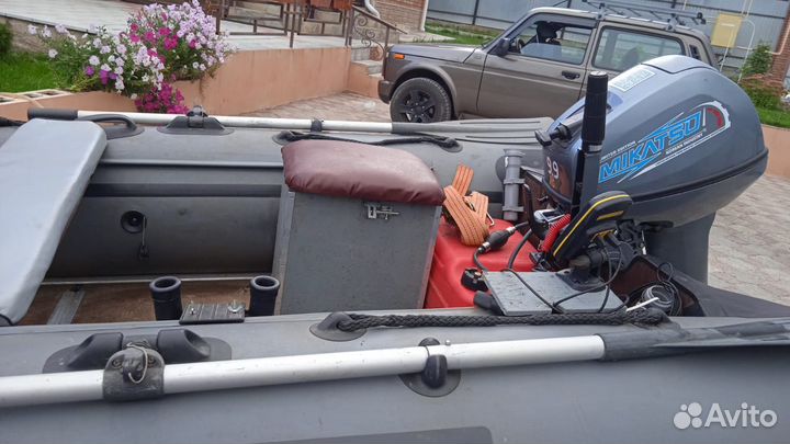 Лодка с мотором