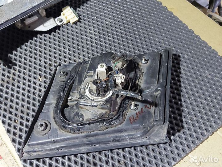 Фонарь внутренний левый Nissan Almera N15