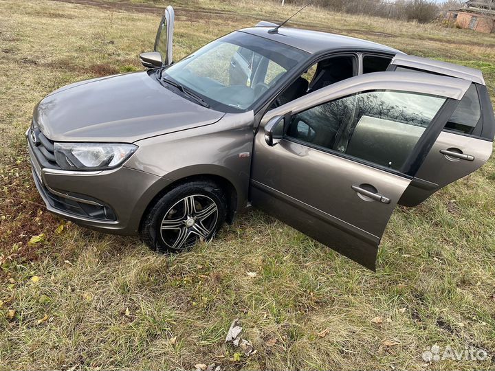 LADA Granta 1.6 МТ, 2019, 106 000 км