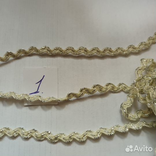 Кружево, тесьма, воротнички и люрекс на катушке