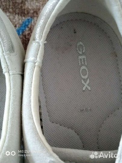 Кроссовки женские 38 размер оригинал фирма Геокс И