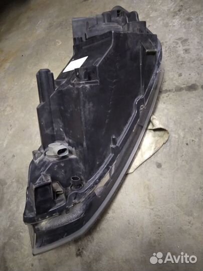 Фара правая Volkswagen Polo 5 2009-2017