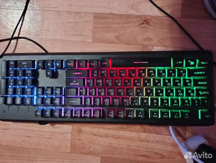 Игровая клавиатура и мышь