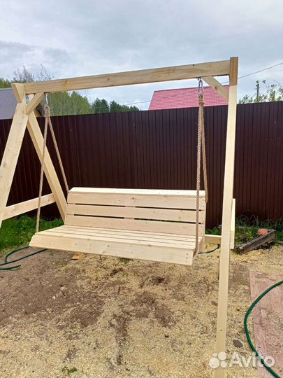 Садовые качели из дерева