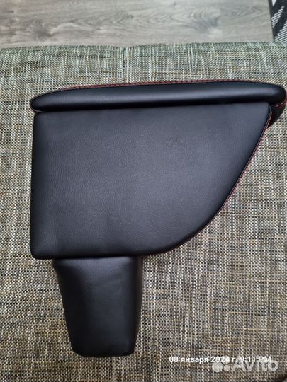 Подлокотник на suzuk vitara 2015