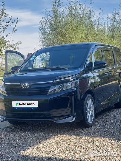 Toyota Voxy 2.0 CVT, 2014, 145 000 км