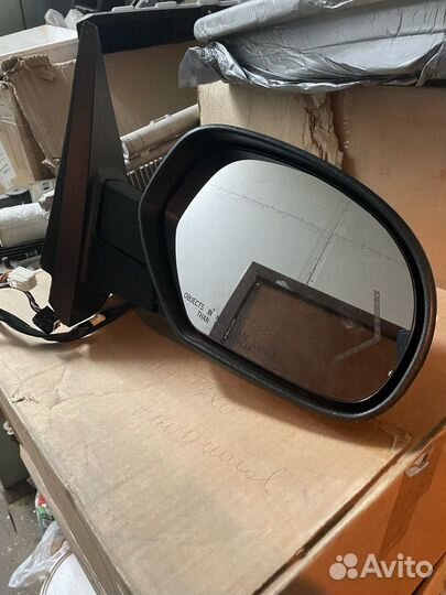 Правое зеркало Chevrolet Tahoe 3