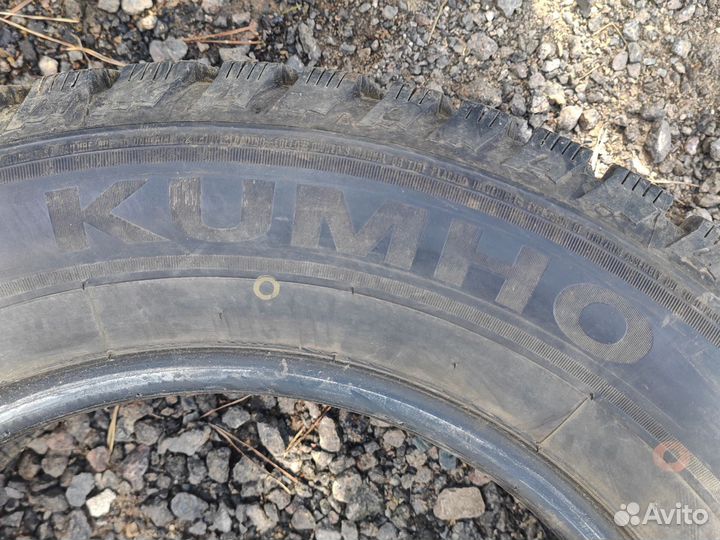 Kumho I'Zen KW22 215/65 R16 98T