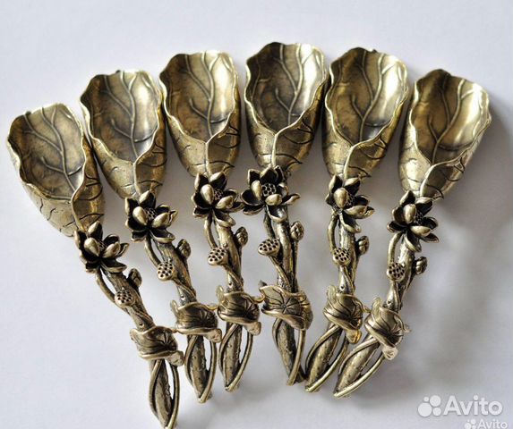 Красивая латунная ложечка