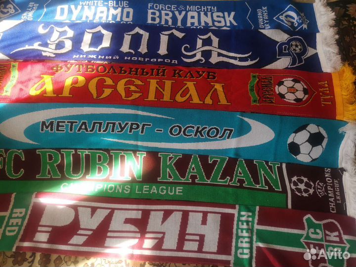 Коллекция футбольных шарфов