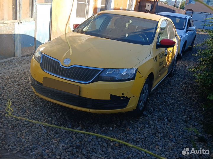 Skoda Rapid 1.6 МТ, 2018, 300 000 км