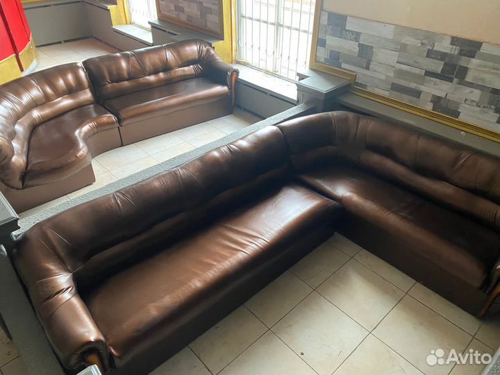 Кожаный диван