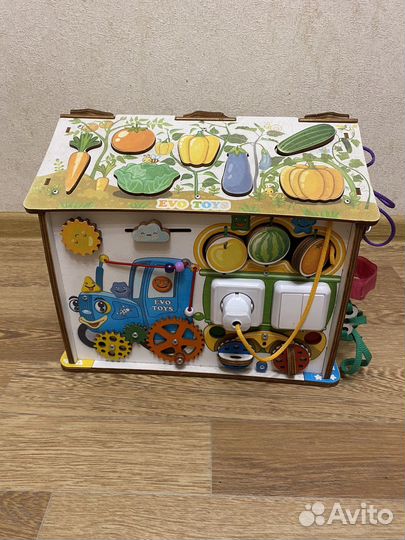 Бизиборд домик