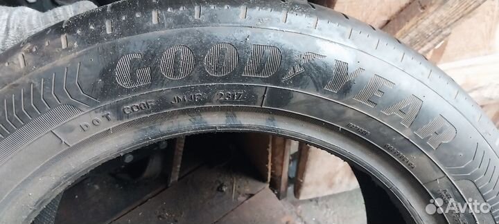 Goodyear EfficientGrip 235/55 R19