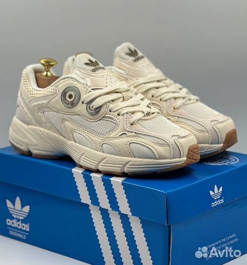 Кроссовки женские Adidas Astir бежевые
