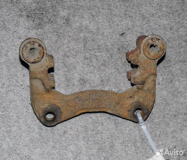 Скоба суппорта заднего Audi 100 C4