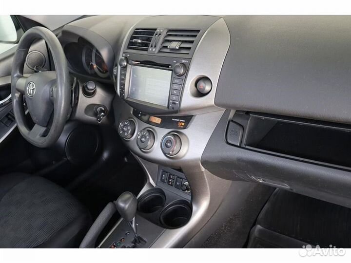 Toyota RAV4, 2011