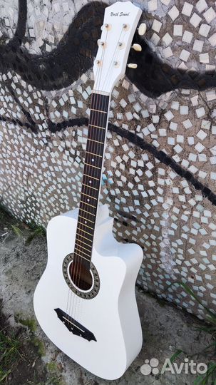 Гитара белая