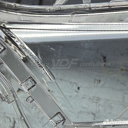 Уцененное стекло для фары Toyota RAV 4 V (2018-202