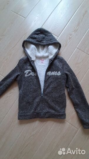 Теплая кофта с капюшоном