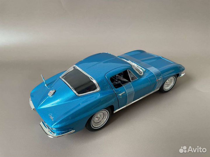 Chevrolet Corvette 1965 Maisto 1:18