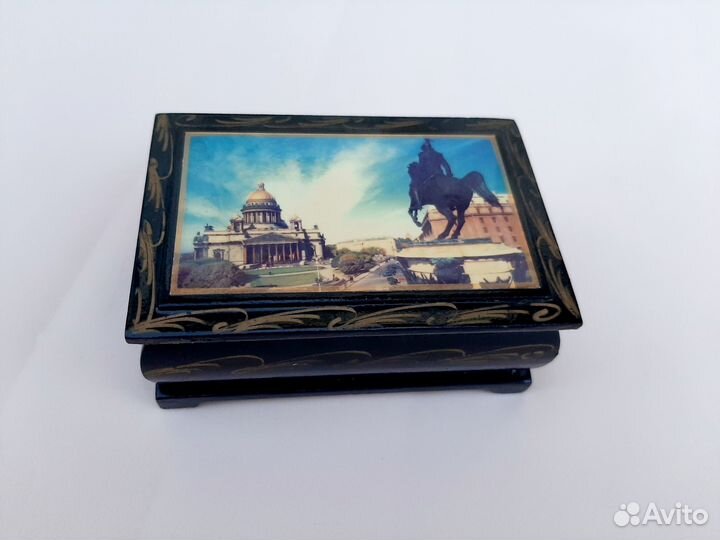 Шкатулка для украшений из дерева