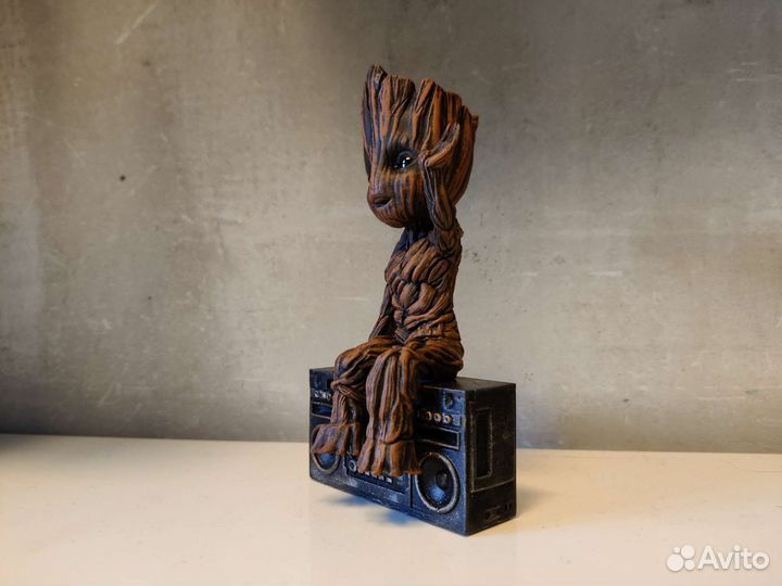 Фигурка малыш Грут Groot Pot на магнитофоне