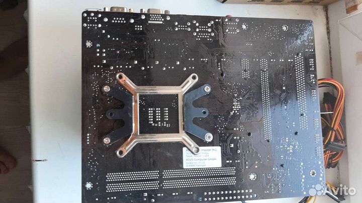 Материнская плата с процессором и памятью