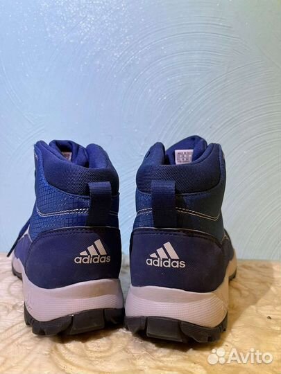 Кроссовки adidas Traxion