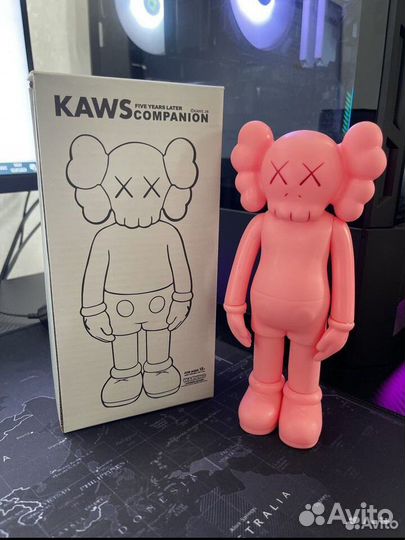 Фигурки Kaws