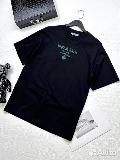 Футболка Prada