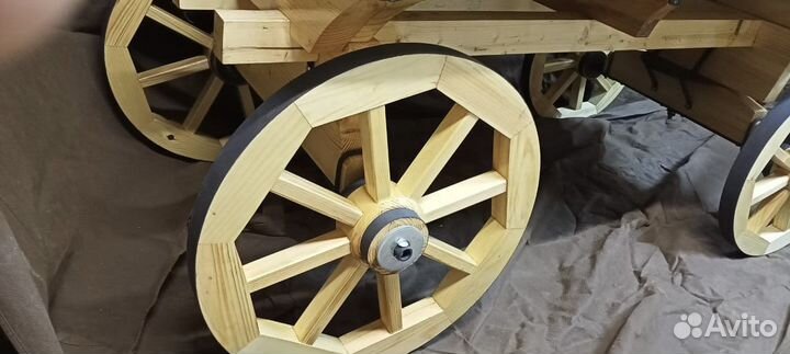 Деревянная тележка ручной работы