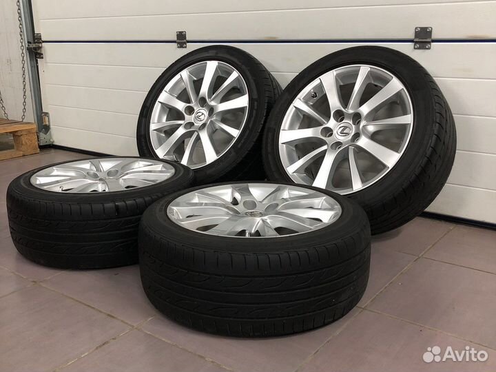 Комплект дисков на Lexus с шинами dunlop