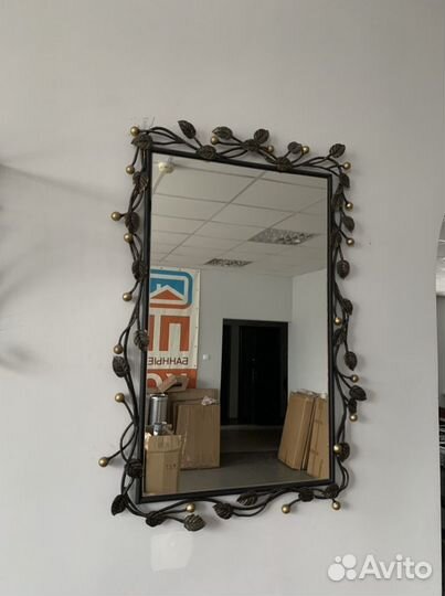 Новое Зеркало в кованном обрамлении