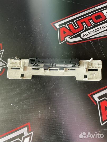 Дисплей парктроника передний Volkswagen Touareg 7L