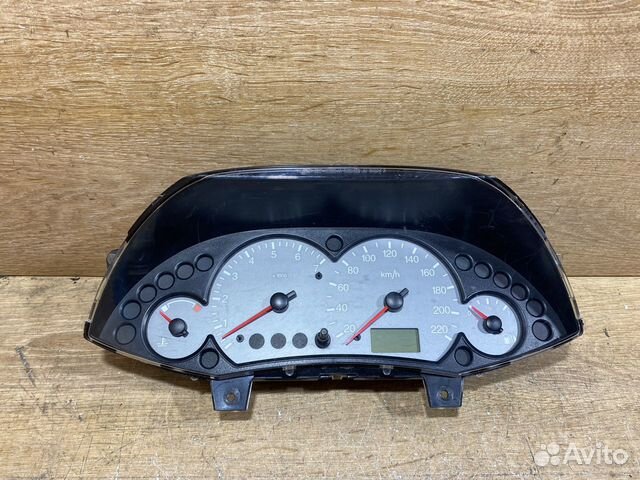 Панель приборов Ford Focus 1 бензин 1121028