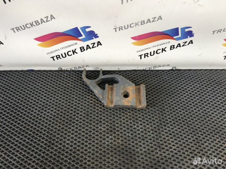 20703965 Кронштейн амортизатора правый