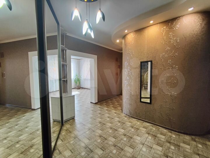 Коттедж 315 м² на участке 10 сот.