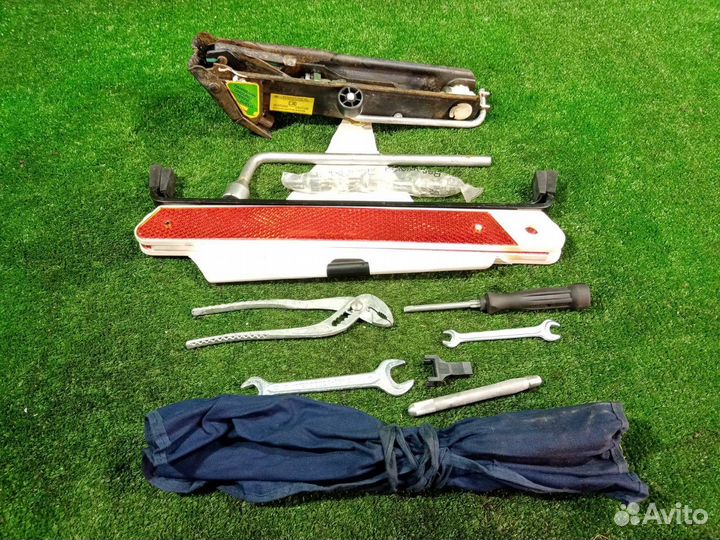 Домкрат Mercedes-Benz Slk230 R170 M111E23 111.973