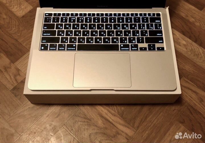 MacBook Air M1 Silver 16GB/256GB, 21 цикл