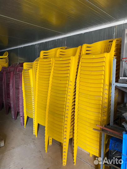 Пластиковый стол и стулья бу