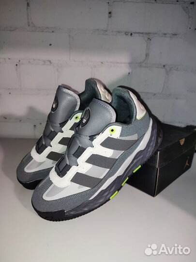 Кроссовки adidas