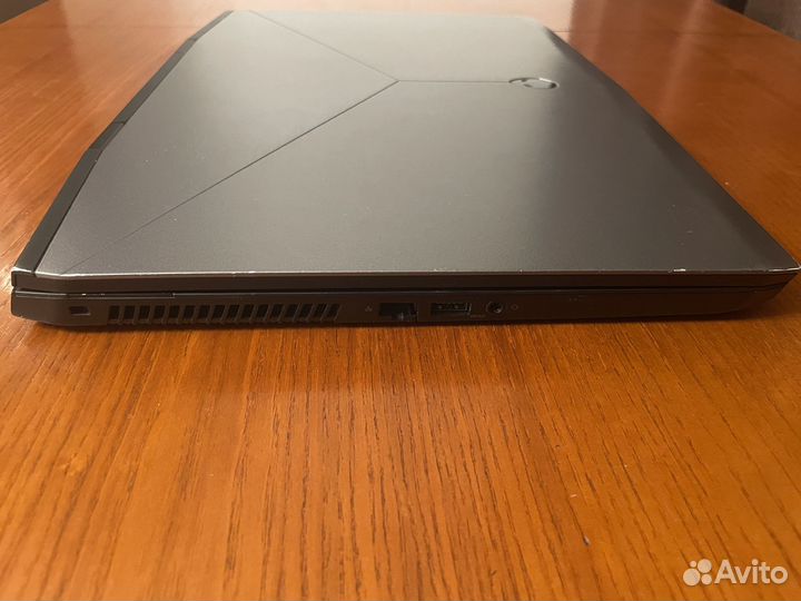 Alienware m17 17.3, i7, RTX 2070, 32gb, 1TB