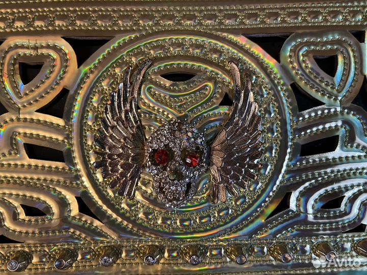 Клатч с черепом и стразами