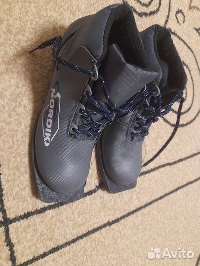 Лыжные ботинки