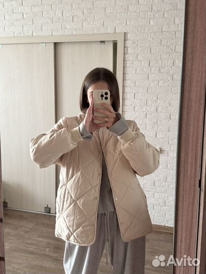 Бежевый бомбер