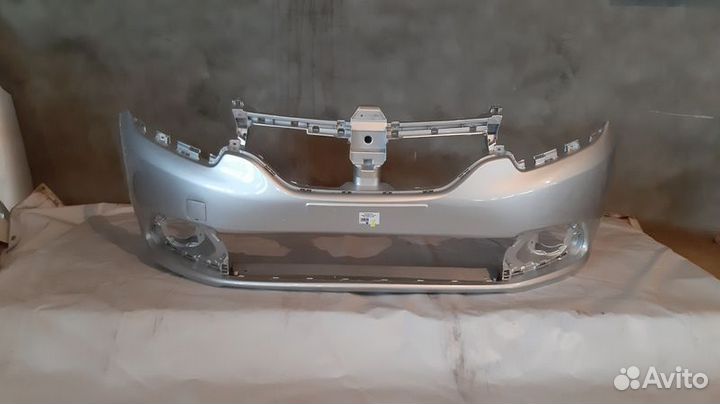 Передний бампер Рено Логан 14-18 серебристый D69