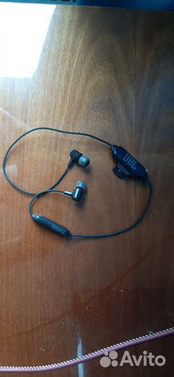 Беспроводные наушники JBL E25